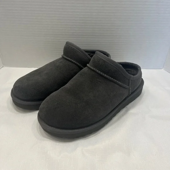 UGG | Shoes | Ugg Gray Classic Slipper Size 7 | Poshmark display picture 2